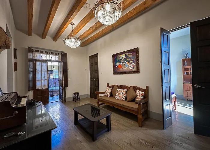 Your In The Heart Of City! Apartment