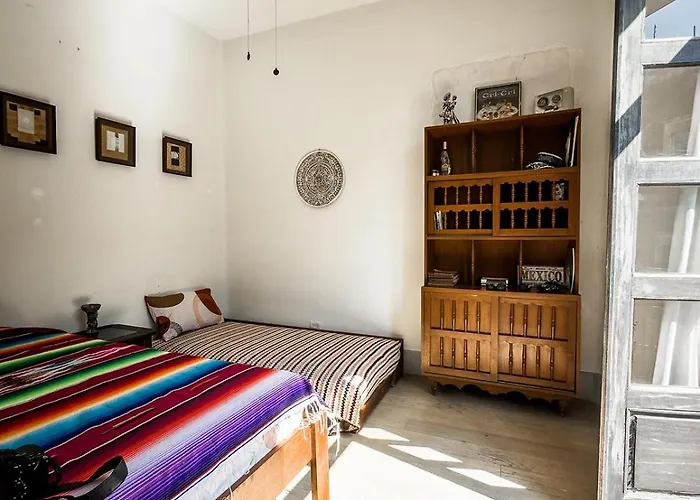 Your In The Heart Of City! Apartment